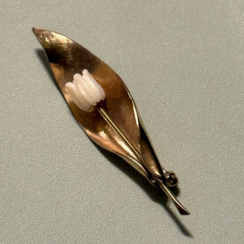 Vintage 4 WINARD 12k gf leaf brooch W/ Ivory flower